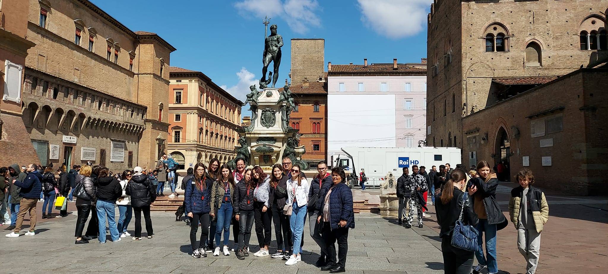 Ученици от Мездра на международен дигитален лагер в Италия